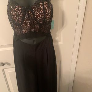 ⭐️SOLD⭐️ Cute wide leg jumpsuit